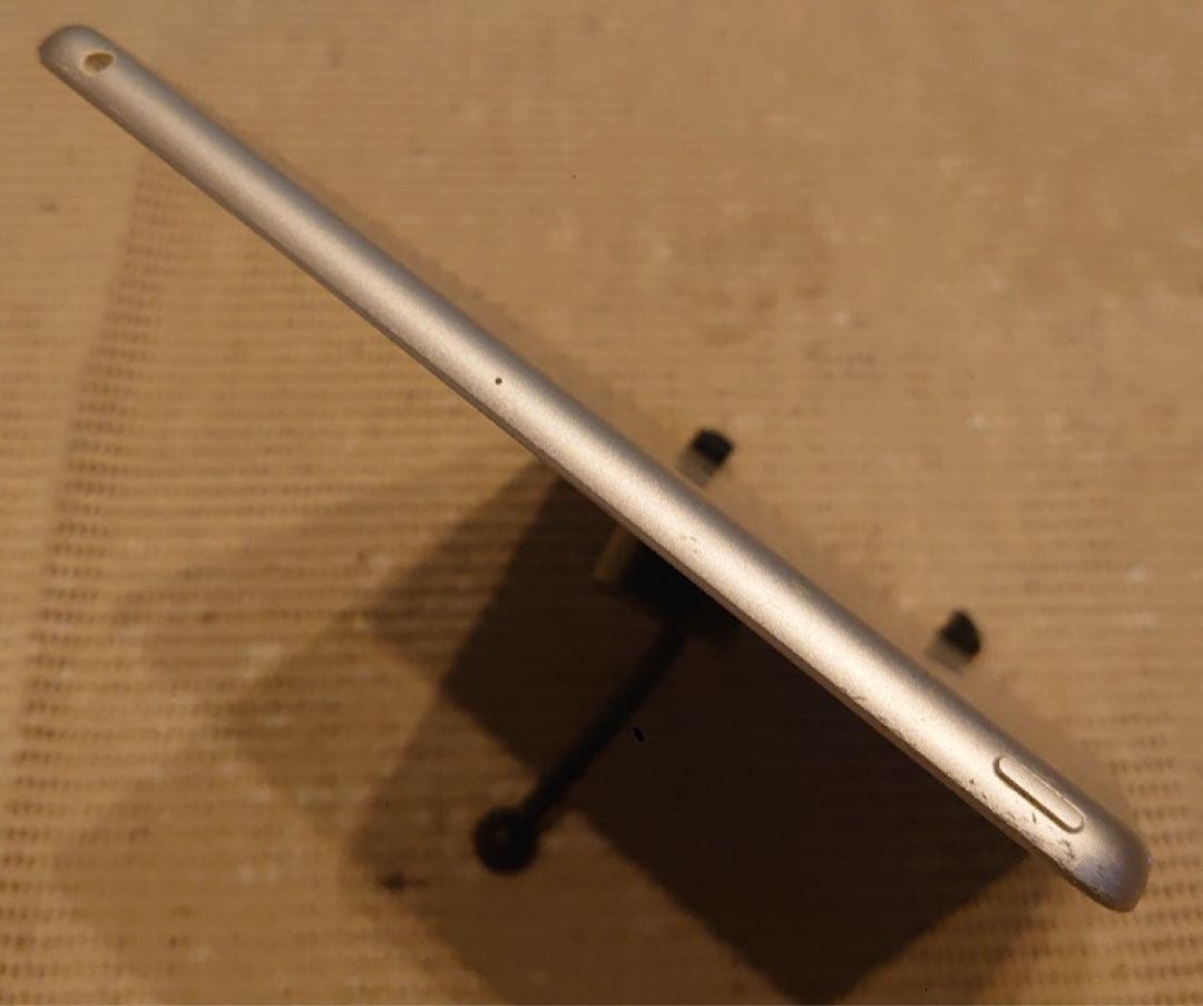 完動品iPad第7世代(A2197)本体32GBシルバー送料込WMF3N