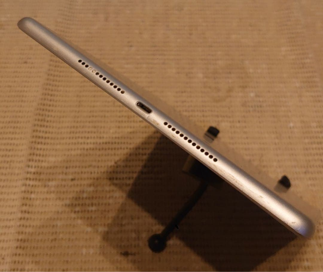 完動品iPad第7世代(A2197)本体32GBシルバー送料込WMF3N