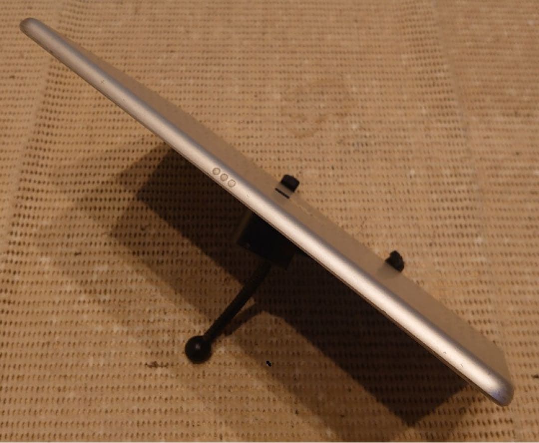 完動品iPad第7世代(A2197)本体32GBシルバー送料込WMF3N