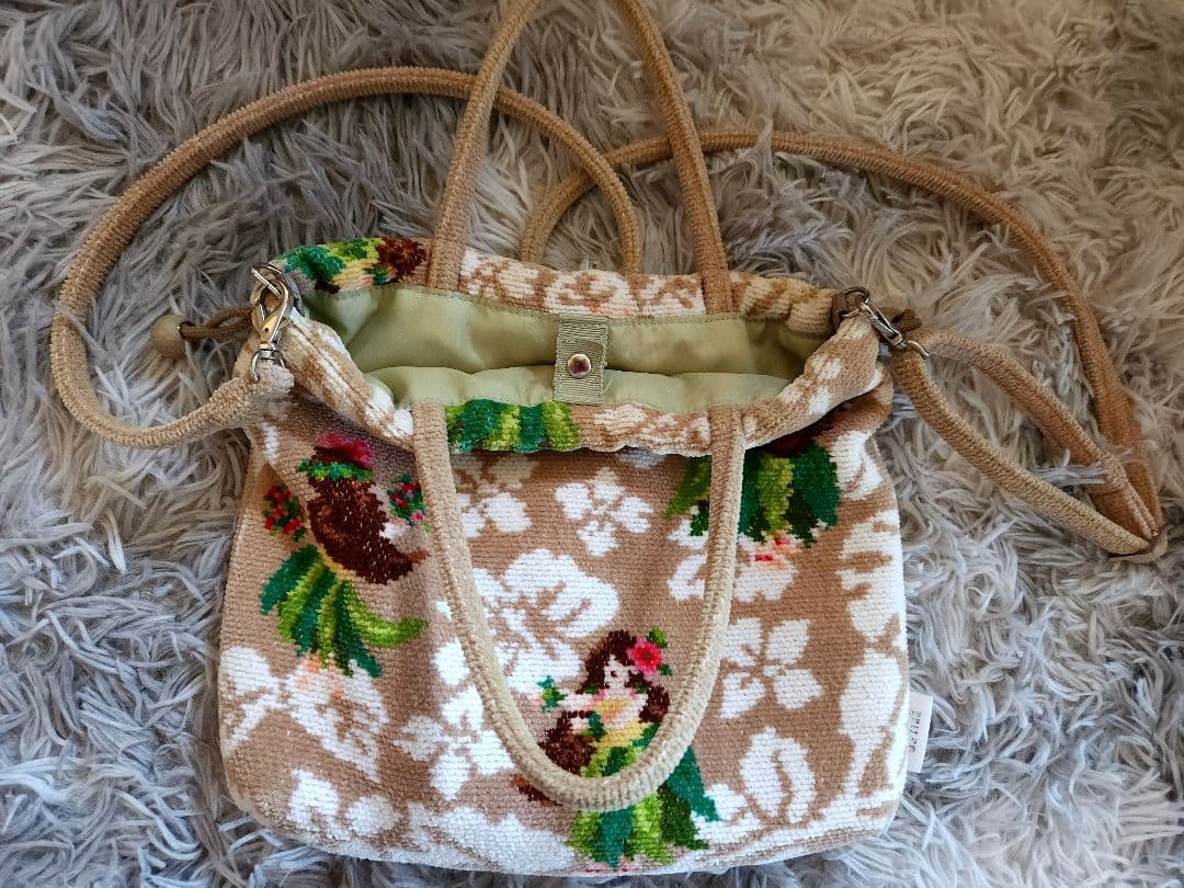 フラガールのデザインがレアな【フェイラー マナマナ柄のポシェット】