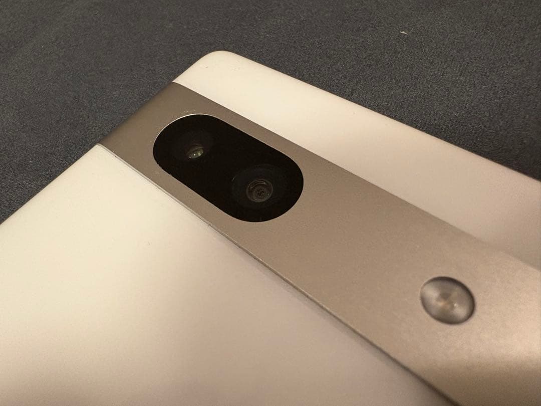 Google Pixel 7a ホワイト 本体　SIMフリー 美品　本体カバー付