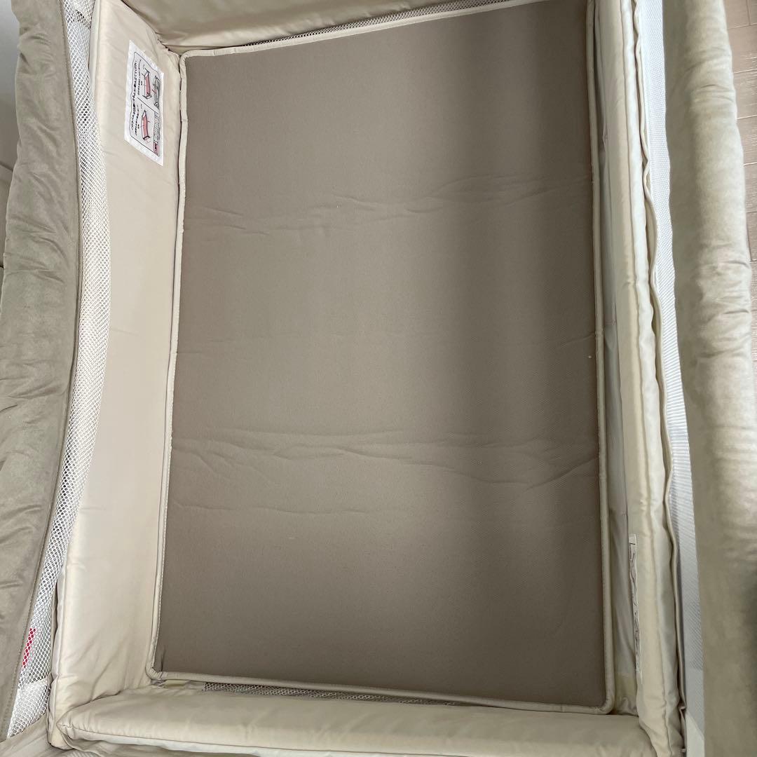 アップリカ　ココネルエアープラスAB　折りたたみ式ベビー用ベッド