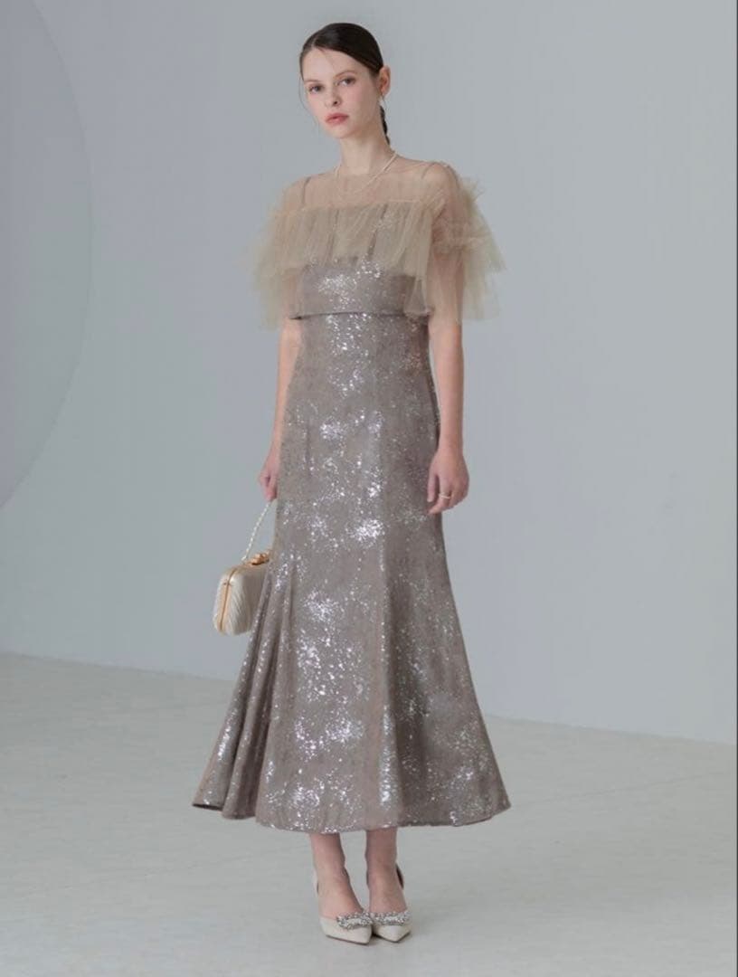 チュールフリル付きグレーパーティードレス