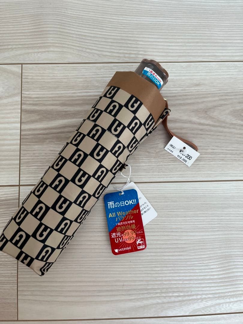 FURLA フルラ　ベージュ　折り畳み傘　ロゴ　モノグラム柄　ベージュ