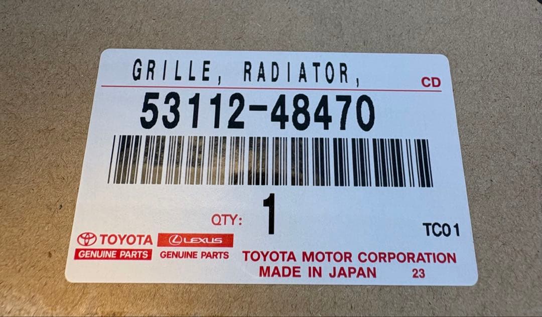 ハリアー80 PHEV ラジエーターグリル　カメラ穴無し　トヨタ純正部品