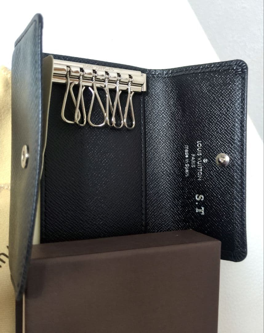 LOUIS VUITTON レザーキーケース