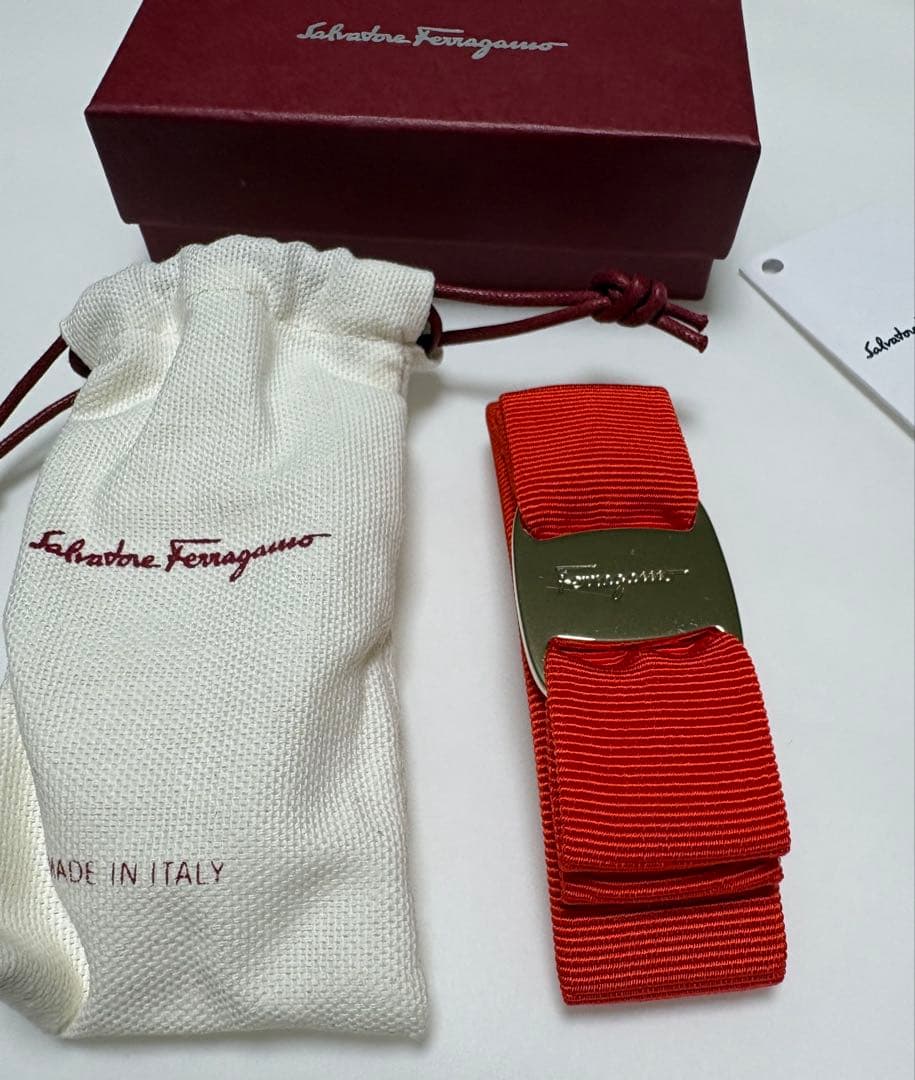 Ferragamoフェラガモ ヴァラリボン バレッタ ヘアアクセ　オレンジ色