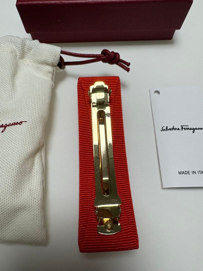 Ferragamoフェラガモ ヴァラリボン バレッタ ヘアアクセ　オレンジ色