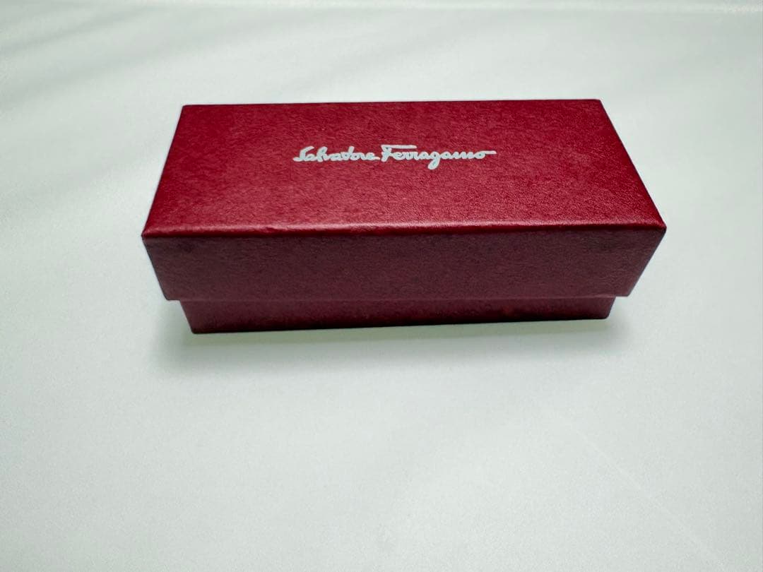 Ferragamoフェラガモ ヴァラリボン バレッタ ヘアアクセ　オレンジ色