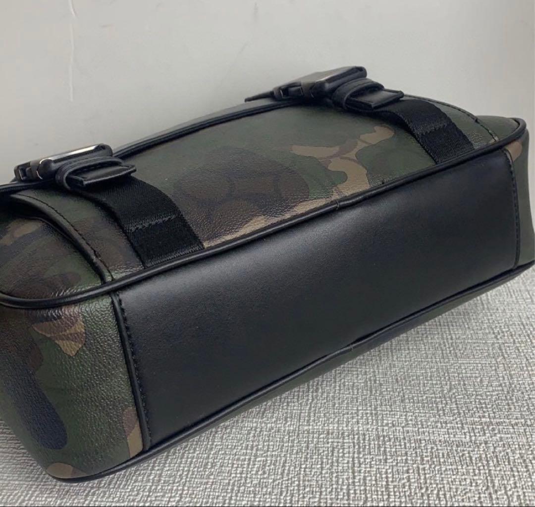 新品 COACH メンズバッグ ブロックド シグネチャー CC018