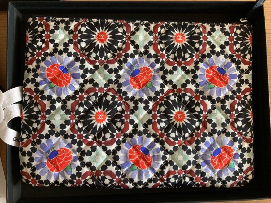 美品　CHANEL シャネル　クラッチバッグ　ドバイ限定