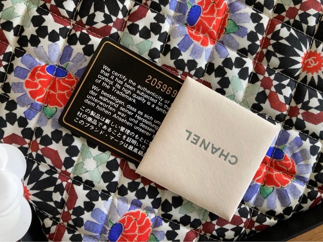 美品　CHANEL シャネル　クラッチバッグ　ドバイ限定