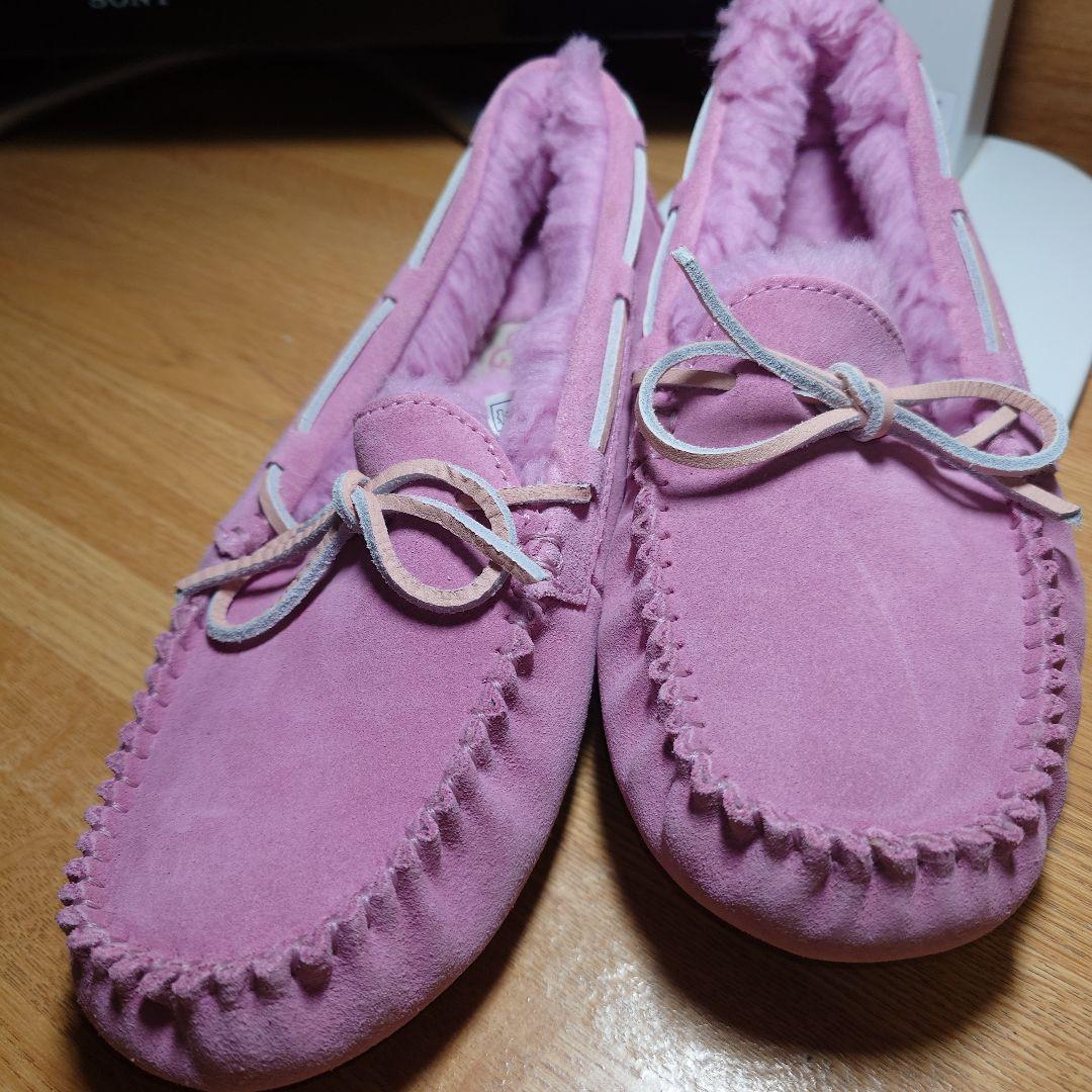 ugg ピンク スエード モカシン リボン付き