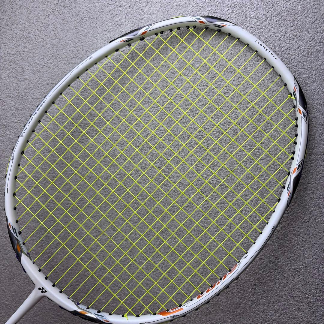【極美品】YONEX VOLTRIC70 e-tune 3UG5廃盤②