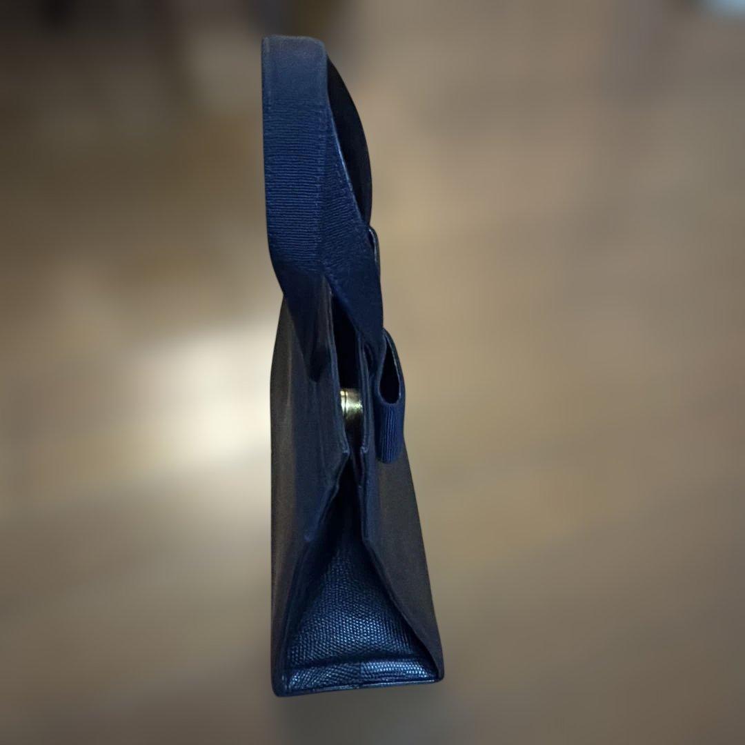 サルヴァトーレフェラガモ ヴァラリボン　レザーハンドバッグ