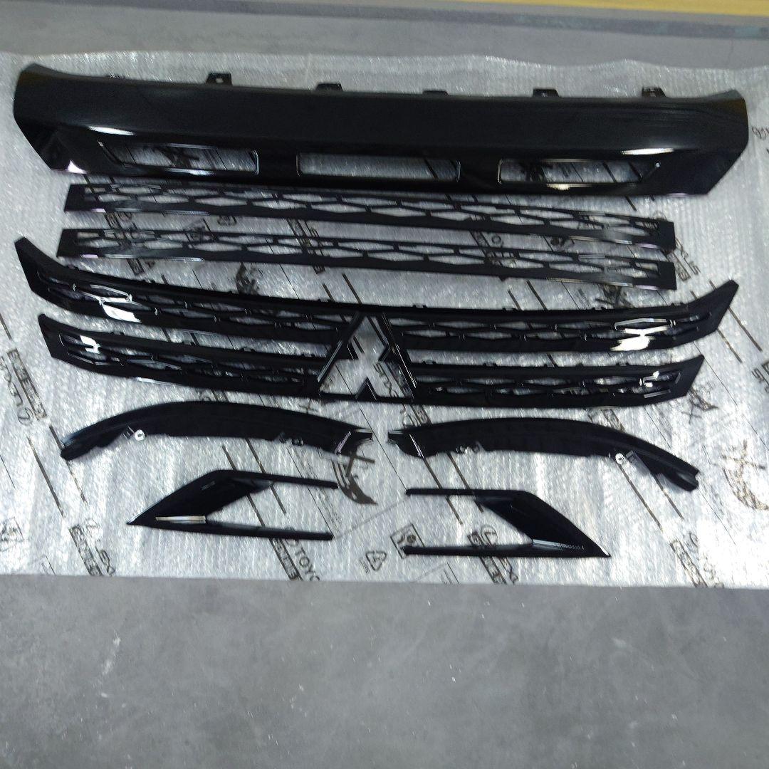 三菱デリカd5新型フロントグリルロアーバンパー