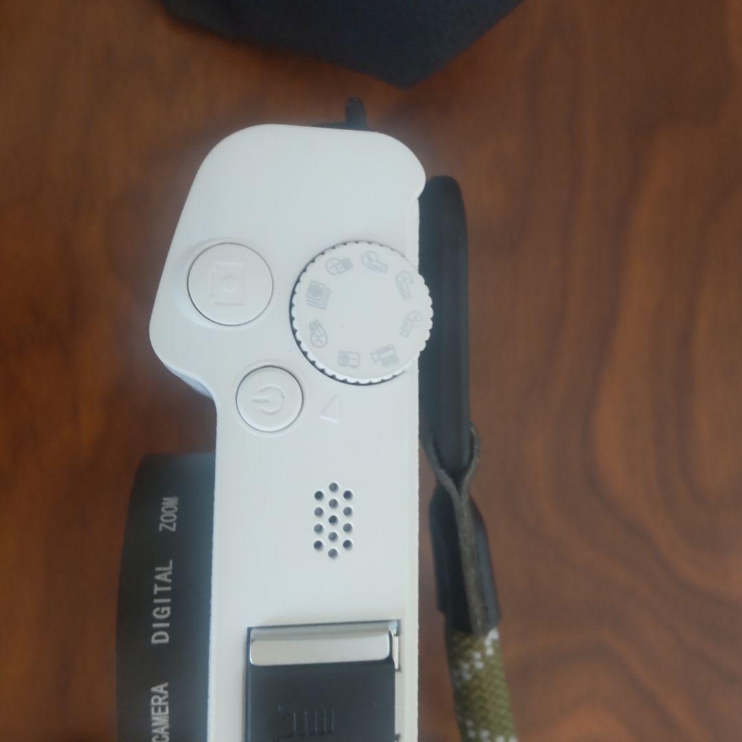 【美品】デジタルカメラ　バッテリー・レンズ・SDカード他おまけ付