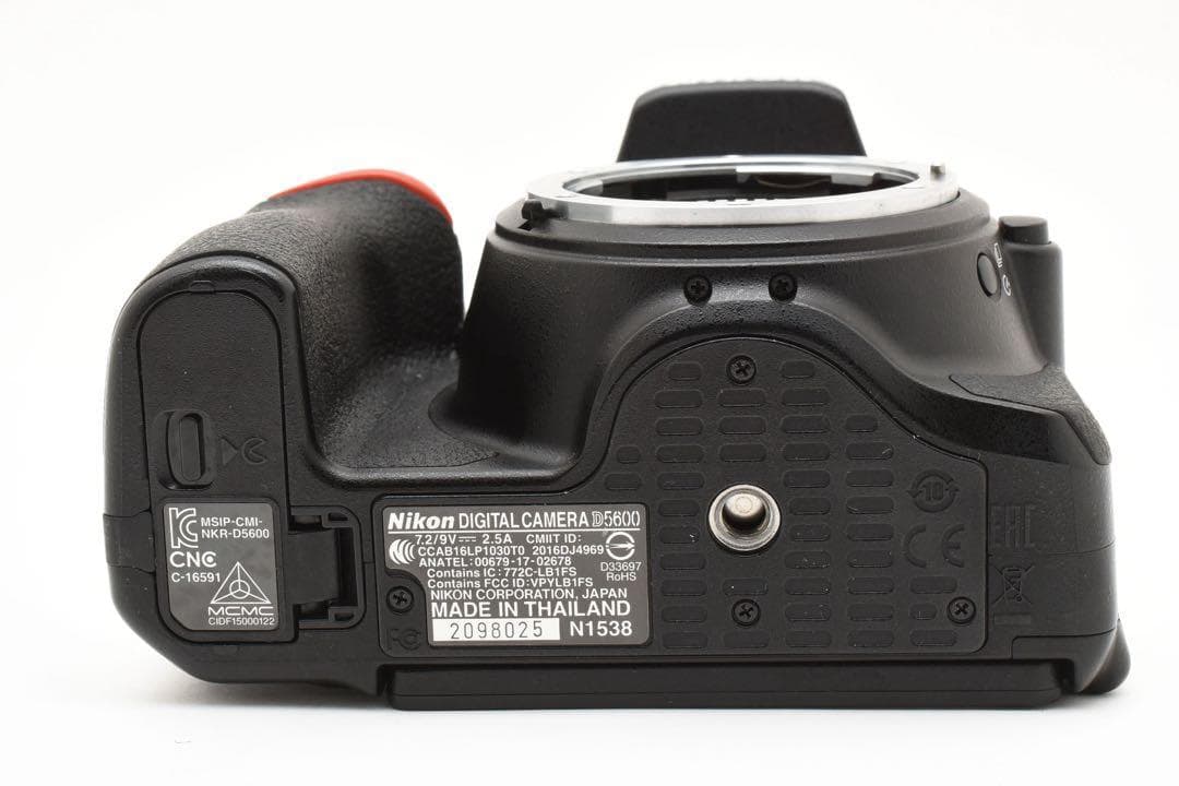 美品　Nikon D5600 ダブルズームセット　Wi-Fi搭載