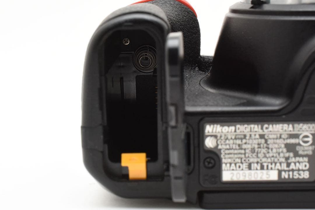 美品　Nikon D5600 ダブルズームセット　Wi-Fi搭載