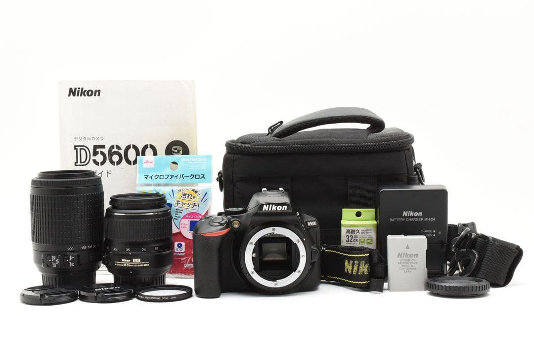 美品　Nikon D5600 ダブルズームセット　Wi-Fi搭載