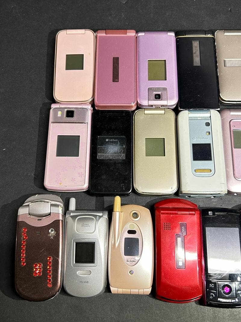 大量 携帯電話 ガラケー docomo/au 他 19台 ジャンク 部品取り