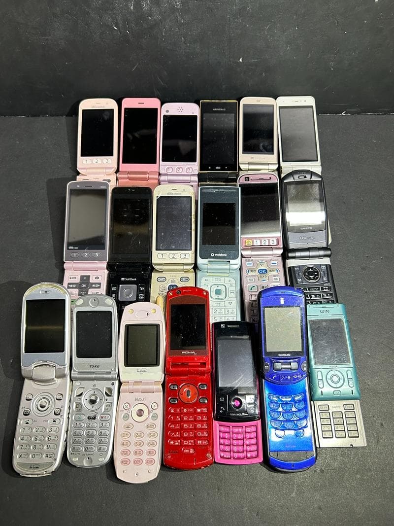 大量 携帯電話 ガラケー docomo/au 他 19台 ジャンク 部品取り