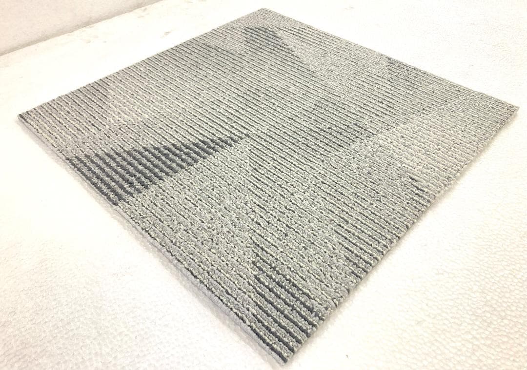 みゅー　タイルカーペット　３２枚　新品・未使用　国内メーカー　正規品