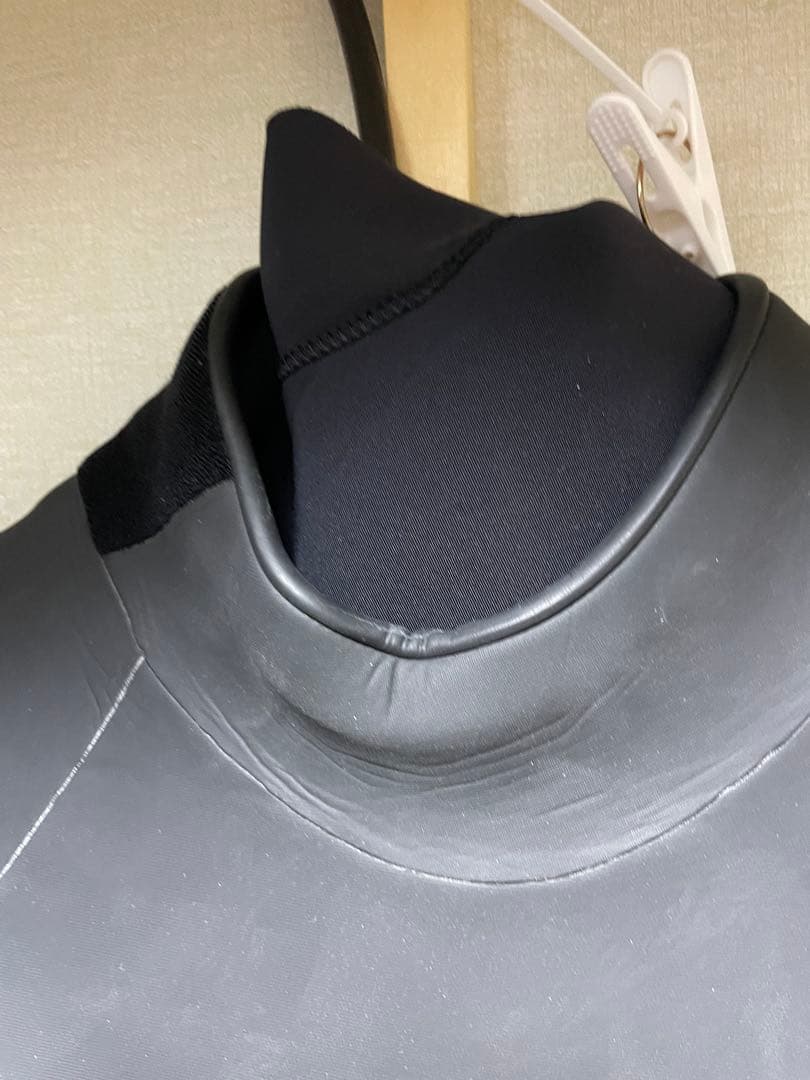 新品セミドライ　ウエットスーツ　　　試着のみ