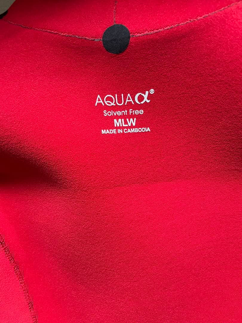 新品セミドライ　ウエットスーツ　　　試着のみ