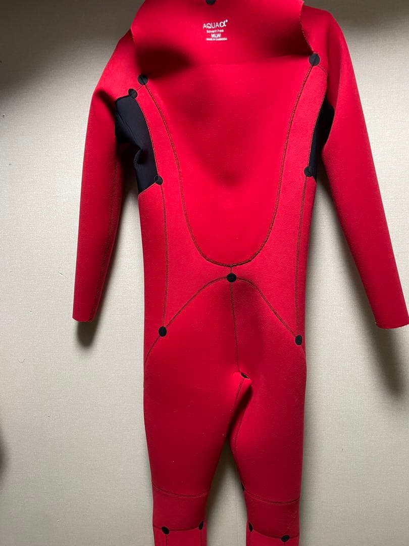 新品セミドライ　ウエットスーツ　　　試着のみ