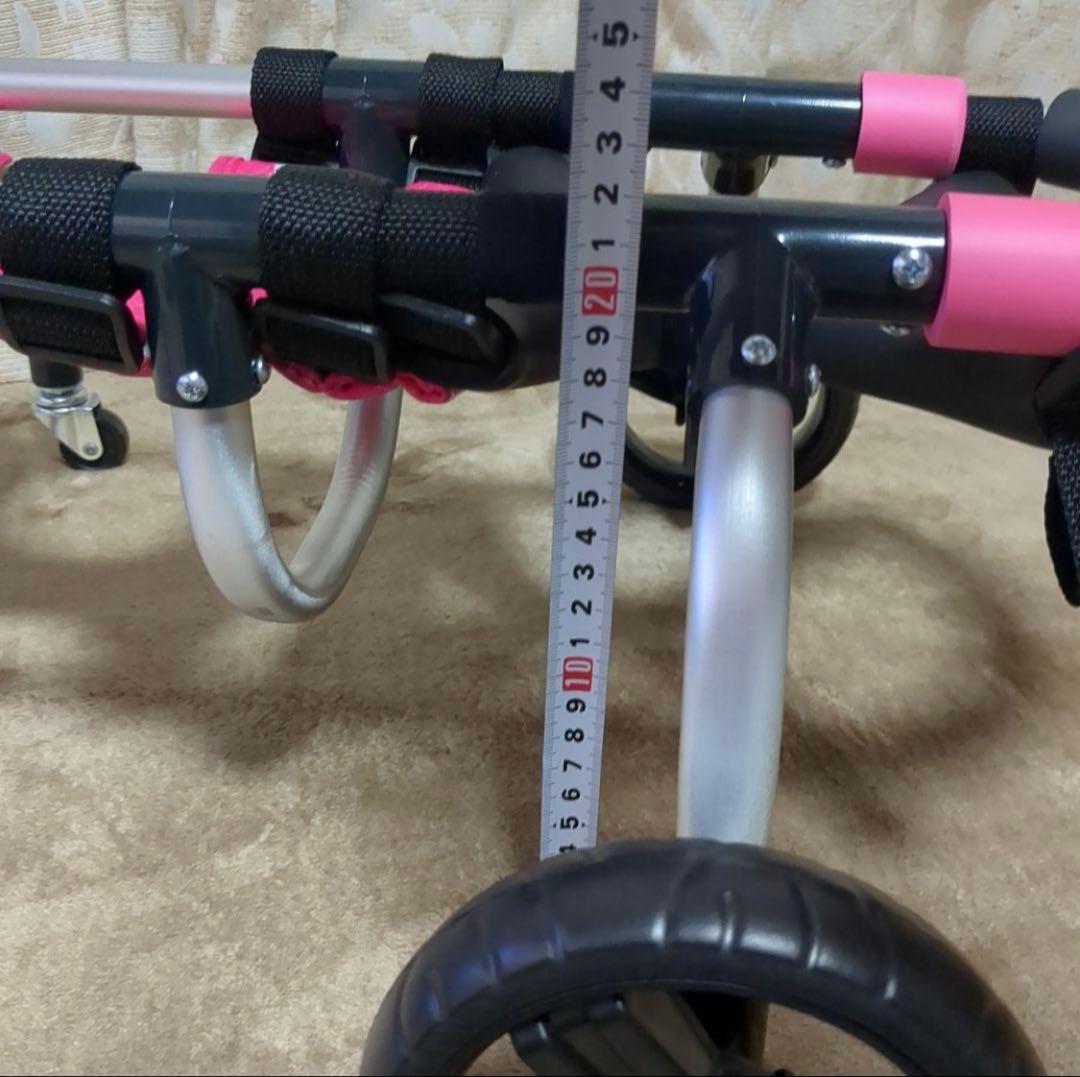 ワンちゃん4輪　リハビリ　犬の歩行器