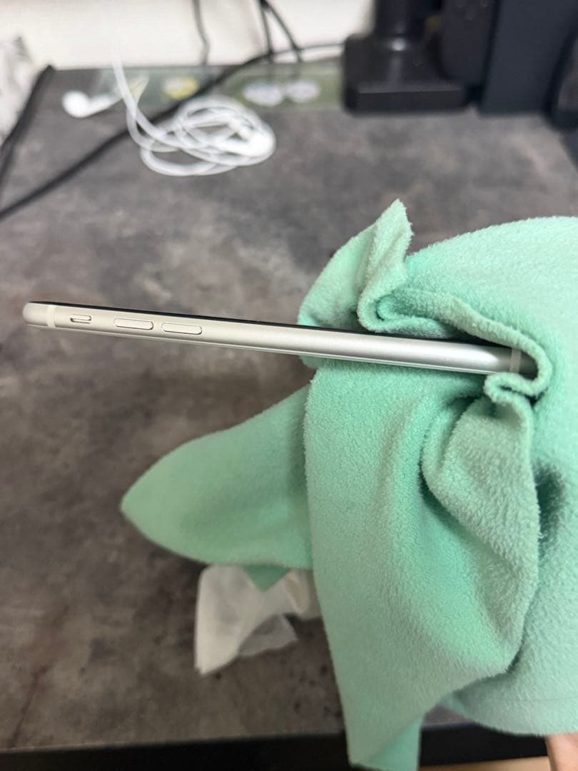 iPhoneSE 第二世代 64GB