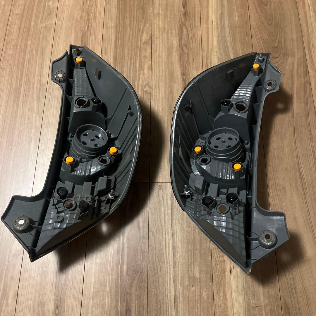 アクア　10 テールランプ (黒サイドカバー付)