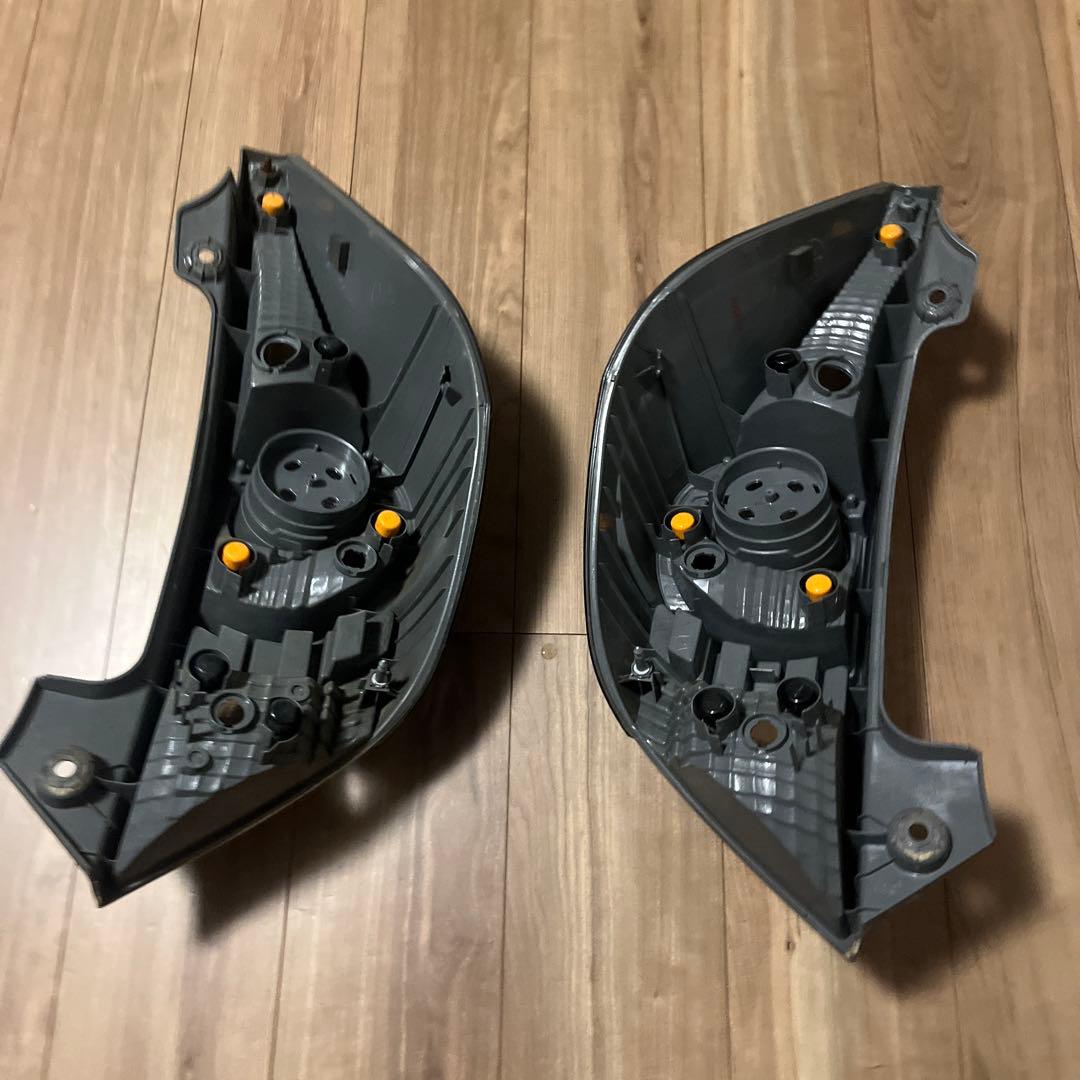 アクア　10 テールランプ (黒サイドカバー付)