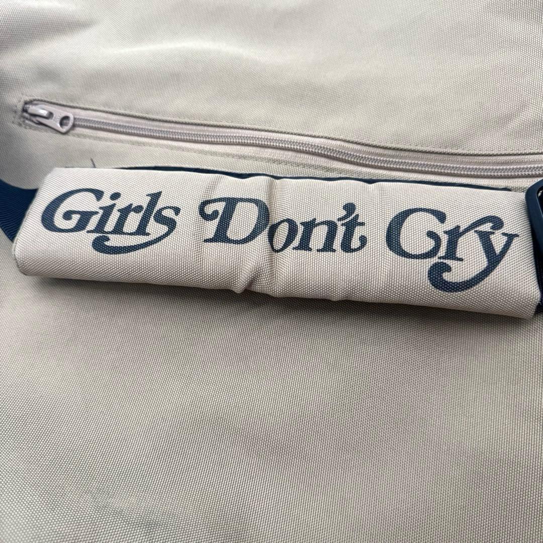 ヒューマンメイド　ガールズドントクライ　メッセンジャーバッグ ベージュ　中古良品