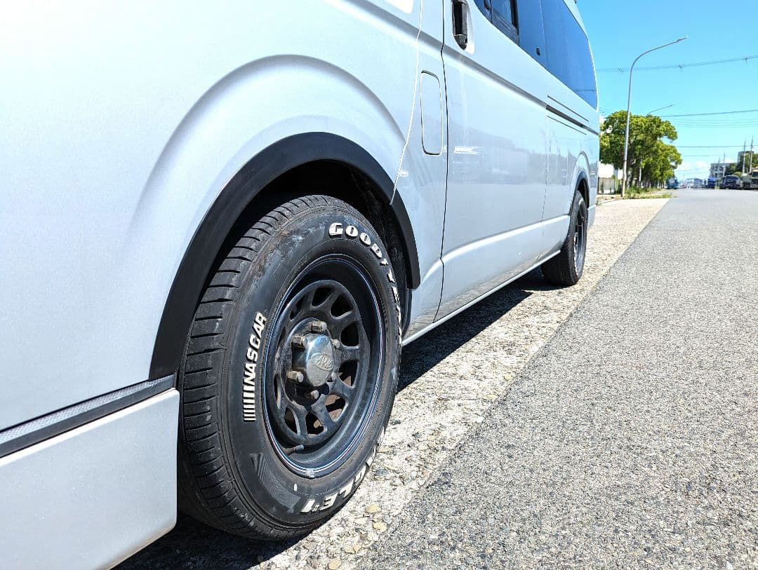 ハイエース オーバーフェンダー ビス止め ローダウンルック 30 ミリ 車検対応