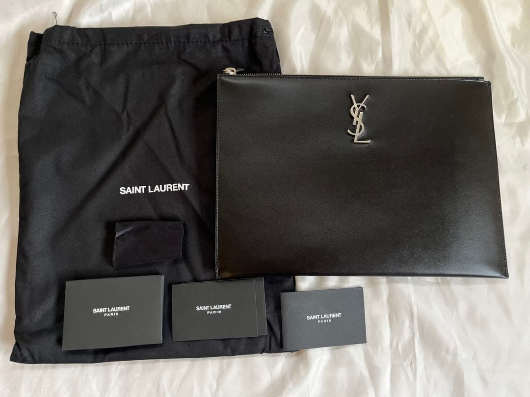 ほぼ新品　SAINT LAURENT　サンローラン モノグラム クラッチバッグ