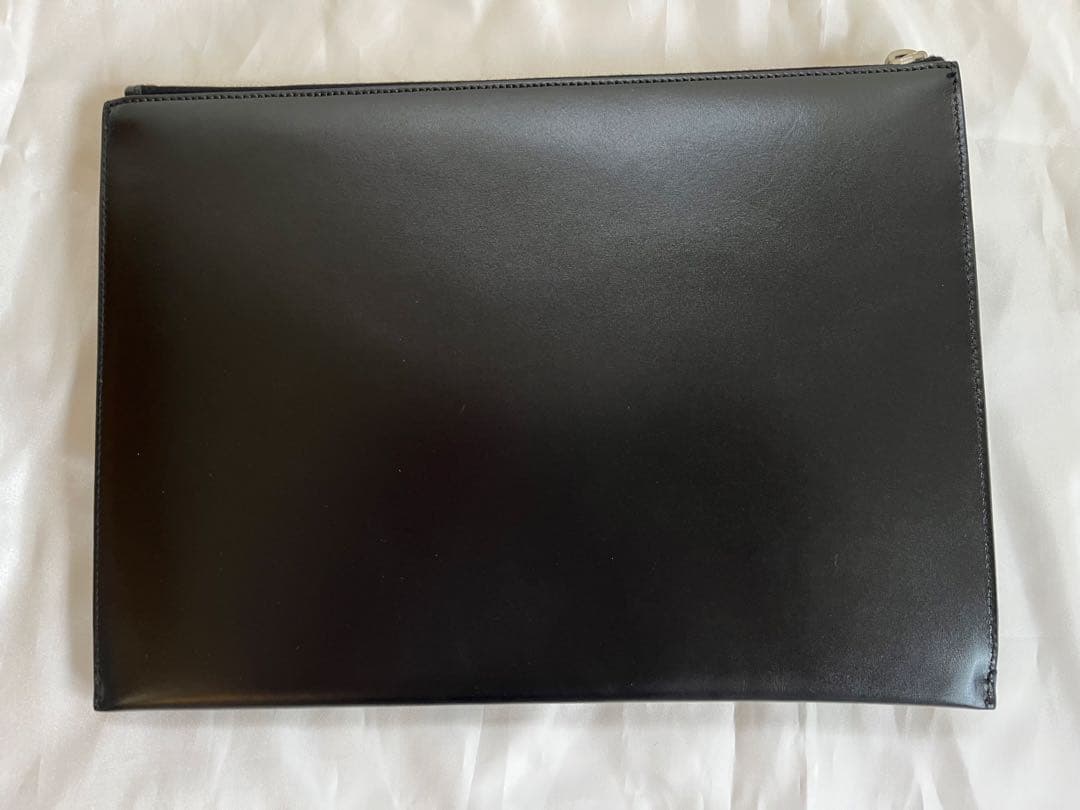 ほぼ新品　SAINT LAURENT　サンローラン モノグラム クラッチバッグ