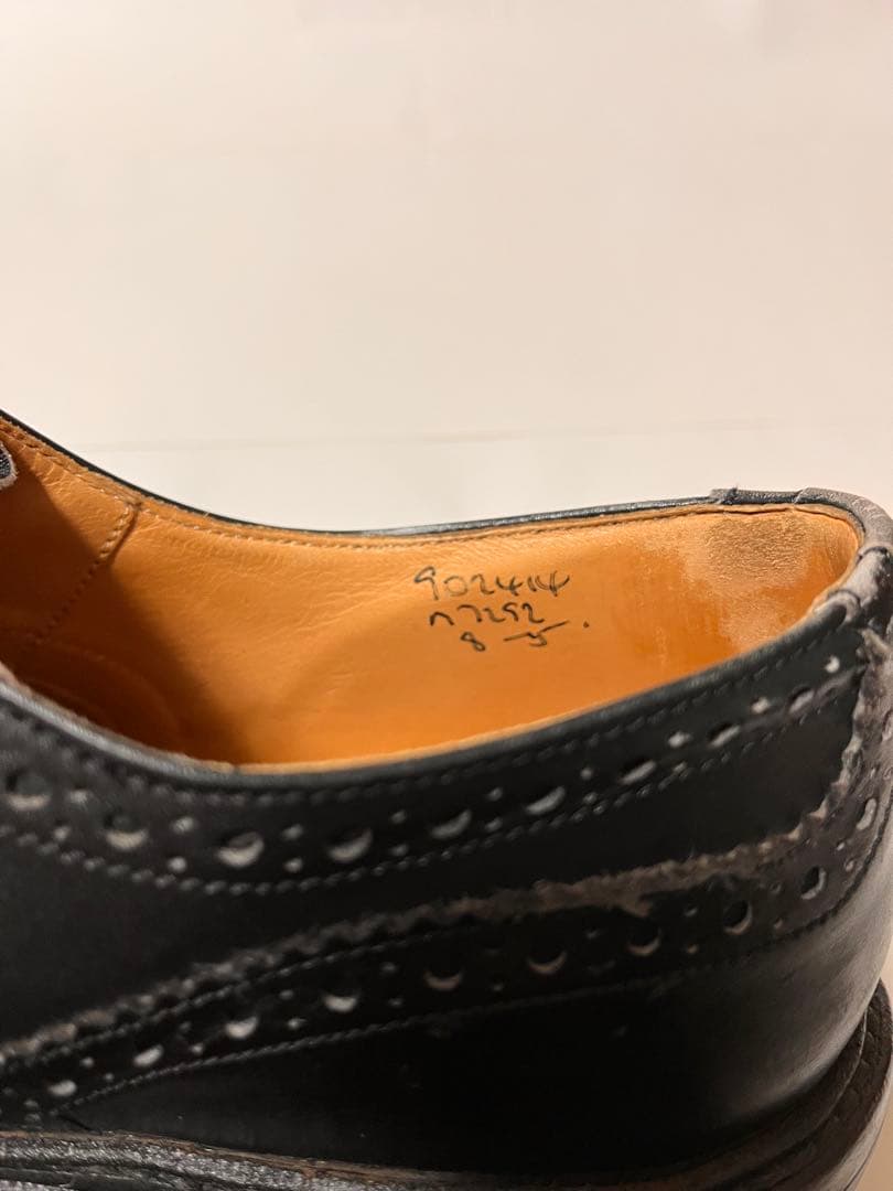 トリッカーズ　バートン　黒　8ハーフ