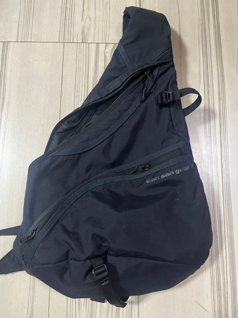 バッグ SAN SAN GEAR 23FW SLING BAG BLACK