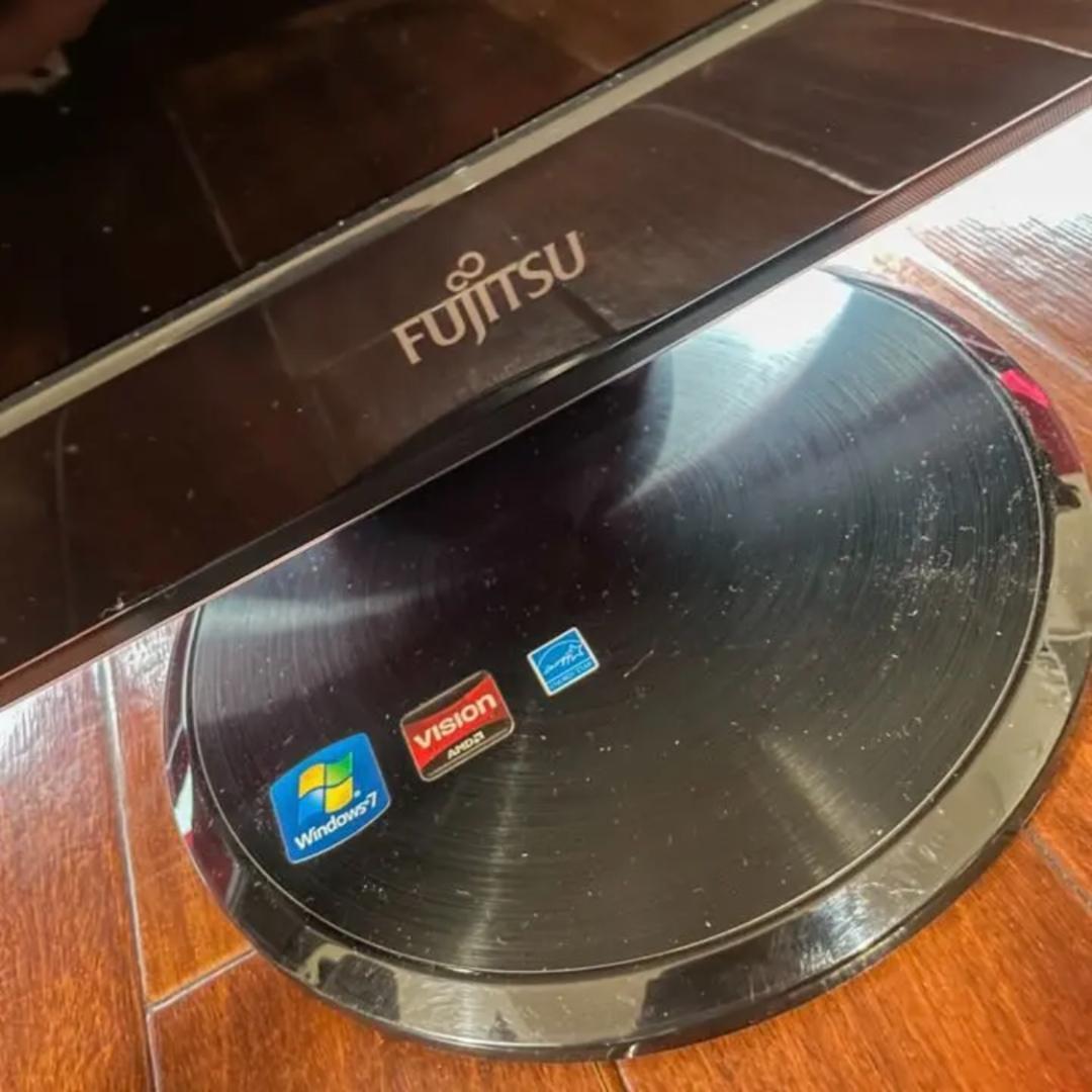 FUJITSU（富士通）液晶一体型パソコン　FMVE30DTB