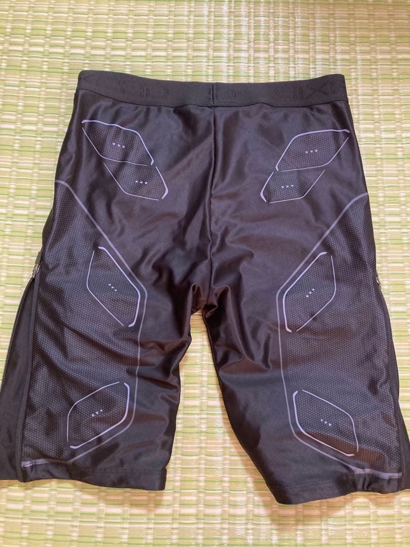 極美品 SIXPAD パワースーツ メンズ トップ&ボトムセットLLサイズ