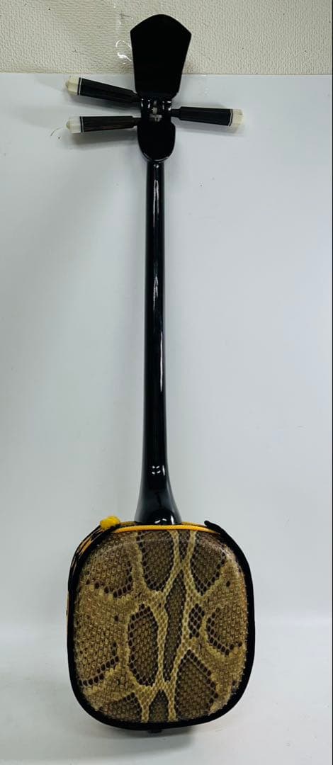 ① 沖縄三線 本蛇革 ケース付き 初心者 入門 蛇皮 本革