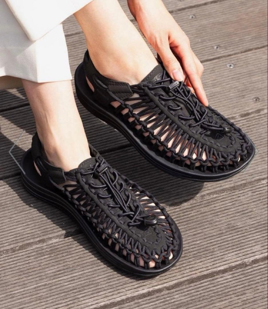 【美品】KEEN UNEEK（ユニーク）ウィメンズ25cm ブラック