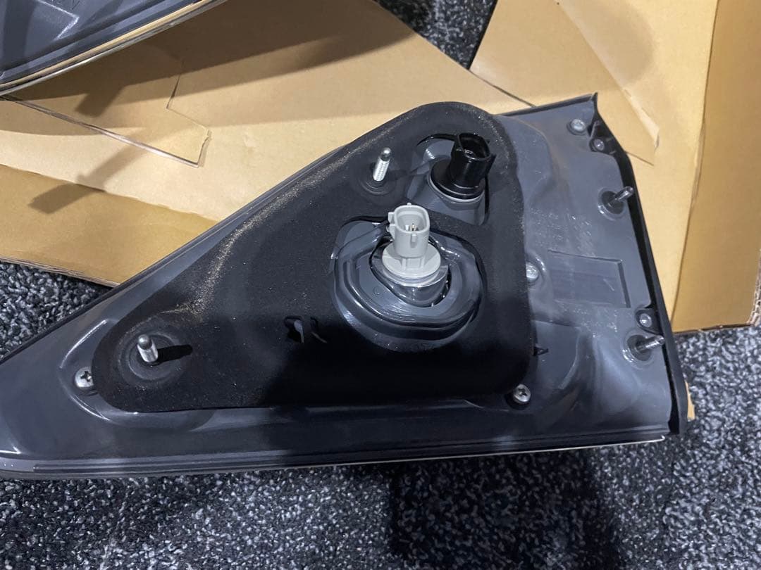 10系レクサス450h純正テールランプ/部品取り用・中古
