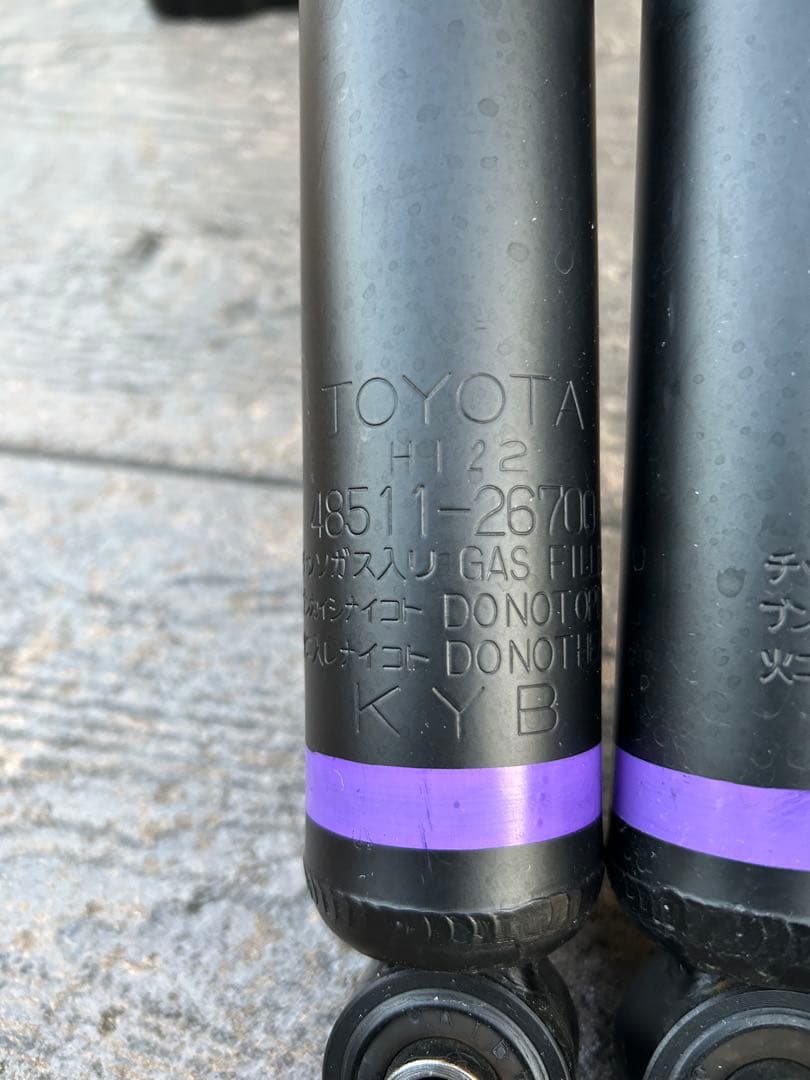 ハイエース　純正ショックアブソーバー