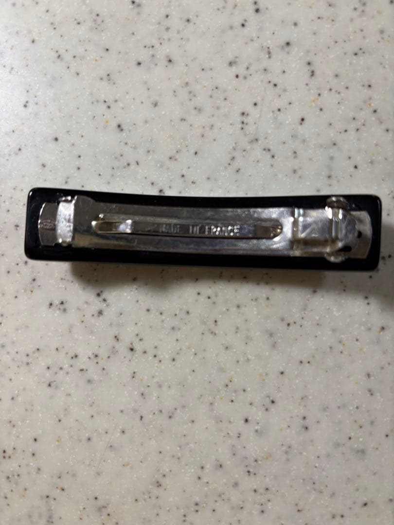 CHANEL ブラック ヘアクリップ ストーン付き