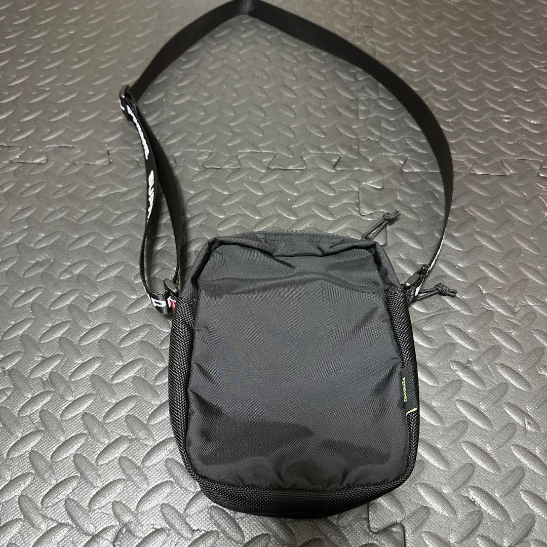 SUPREME ブラック ショルダーバッグ　22FW