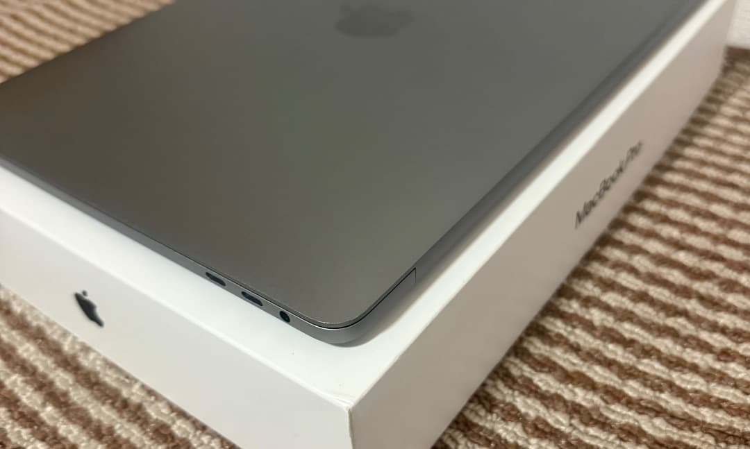 美品-Macbook Pro I5-8-256 - Office 付き