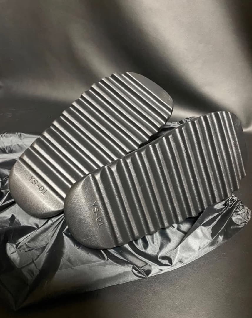 新品 yeezy YS-01yeezyslideブラックUS12イージースライド